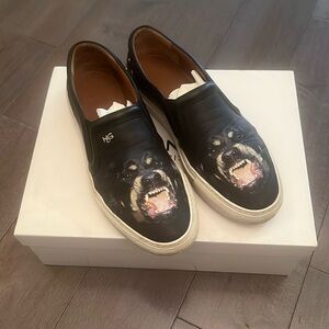 Vintage Givenchy skate sneakers